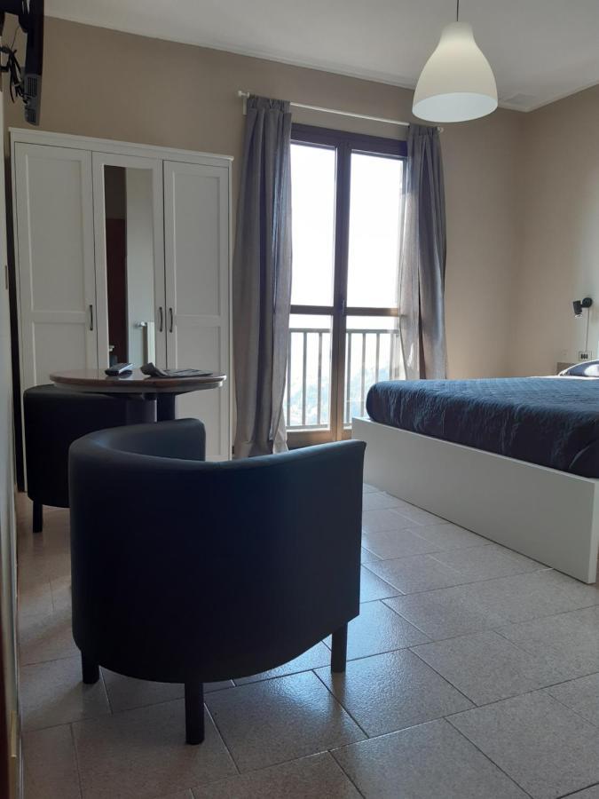 Hotel Battle Of Britain Ameno Eksteriør billede